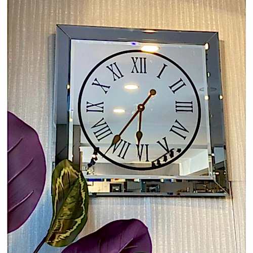 Kare Konik Model Saat