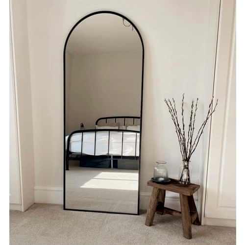 Siyah Metal Çerçeveli Boy Ayna